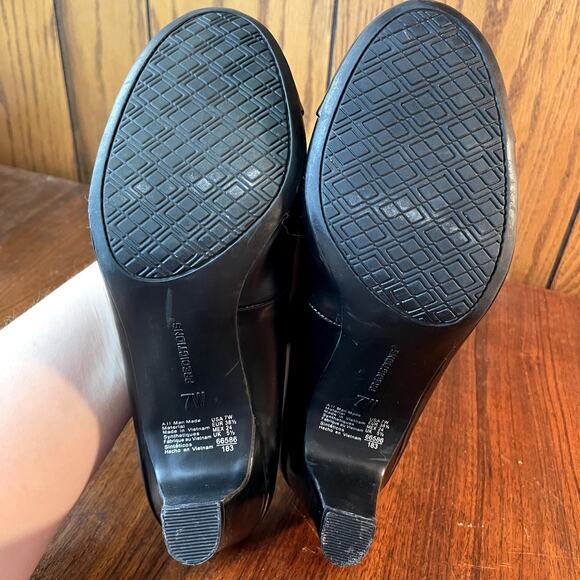 Predictions 3" heels women size 7W Vietnam made - Picture 4 of 8